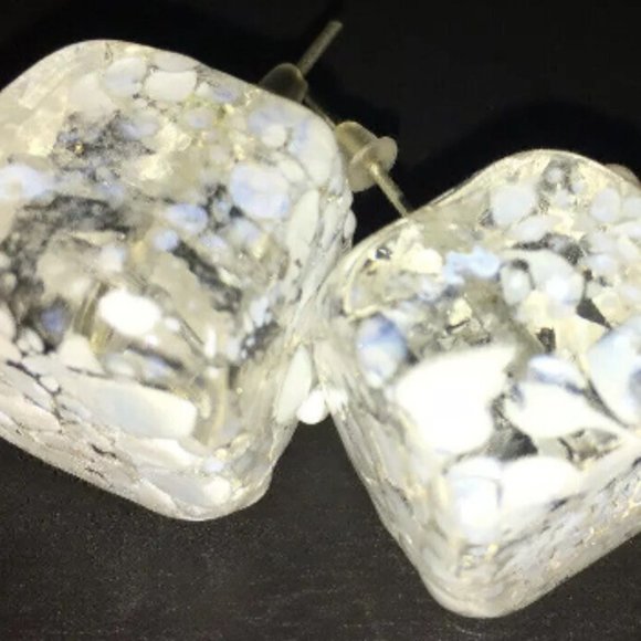 Maryam Nassir Zadeh ”Ice Cube” Glass White/Clear Stud Earrings - Picture 3 of 7
